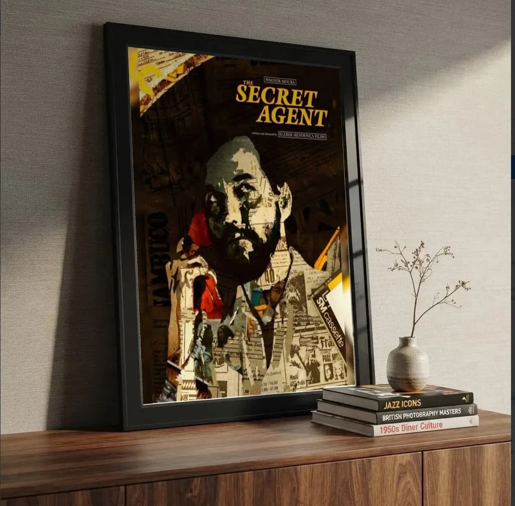 Quadro decorativo The Secret Agent na estante